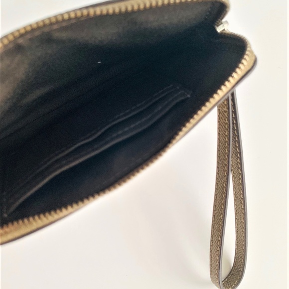 NWT Coach Corner Zip Wristlet Metallic Leather - Picture 4 of 4